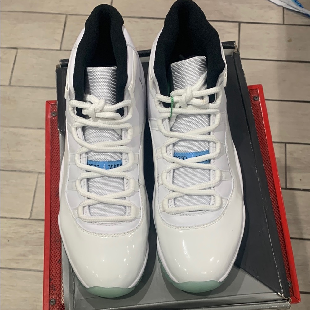 Jordan 11 Legend Blues
